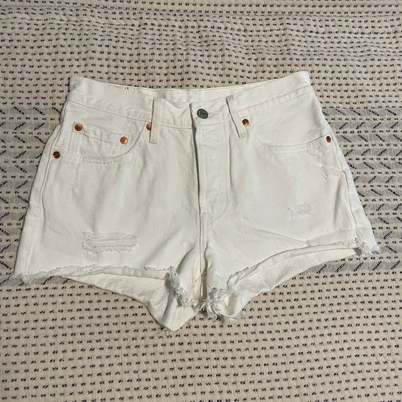Levi’s 501 White Denim Shorts - Picture 4 of 6